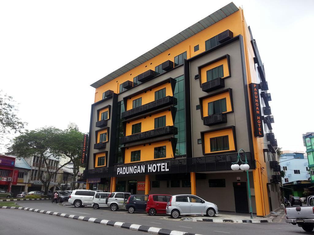 Padungan Hotel Kuching Exterior photo