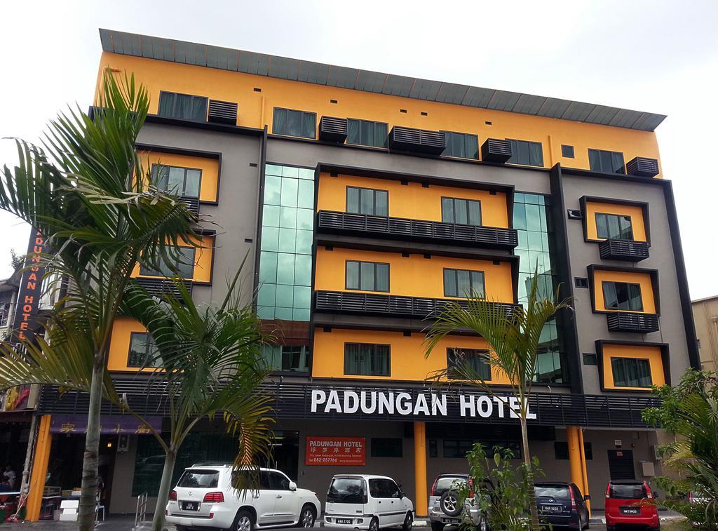 Padungan Hotel Kuching Exterior photo