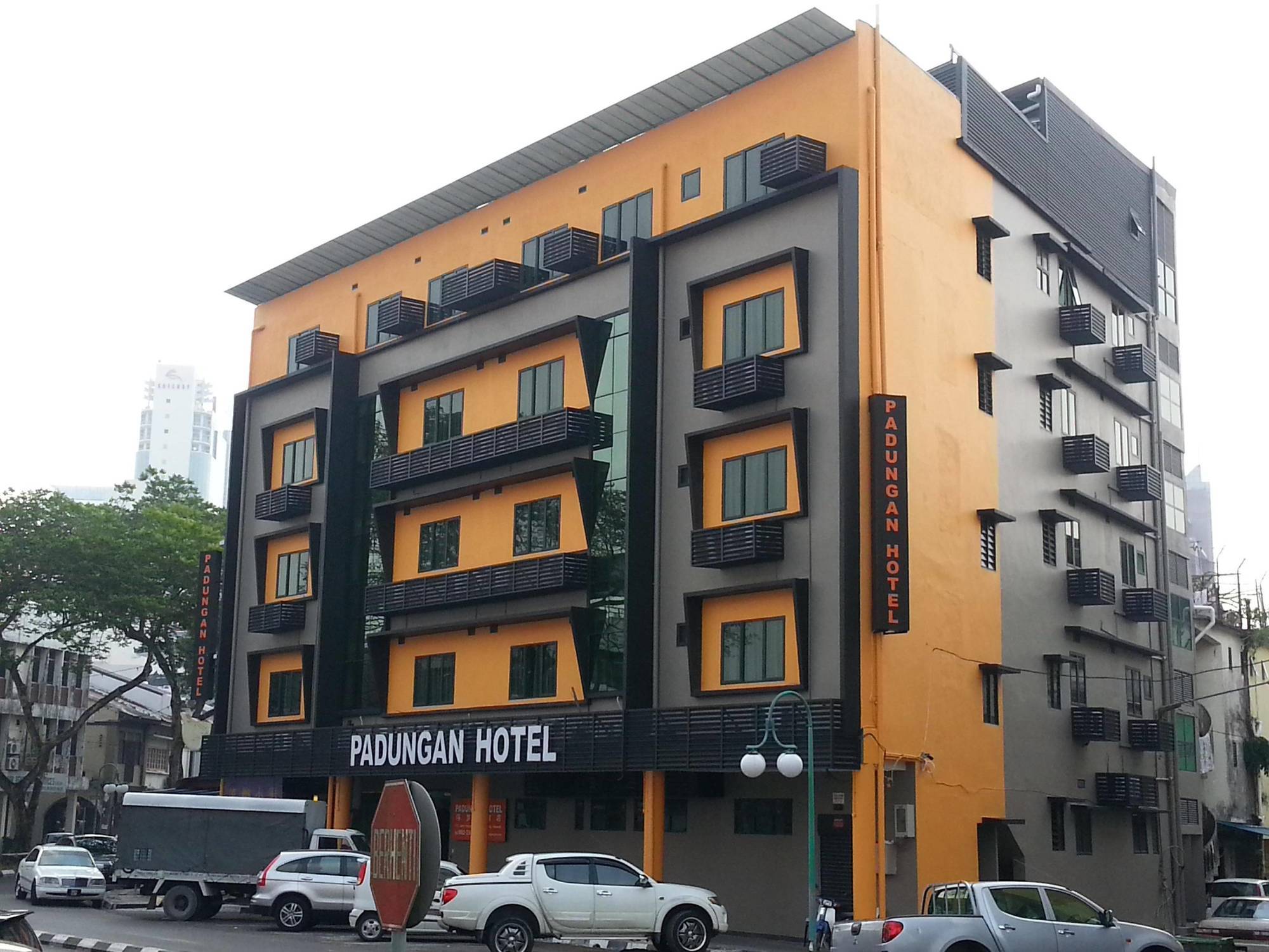 Padungan Hotel Kuching Exterior photo